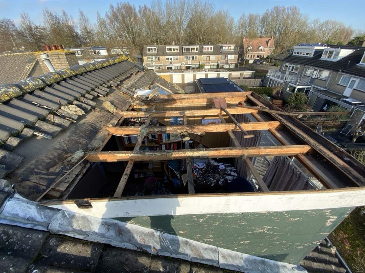Houtrot dat pas tijdens het werk zichtbaar werd