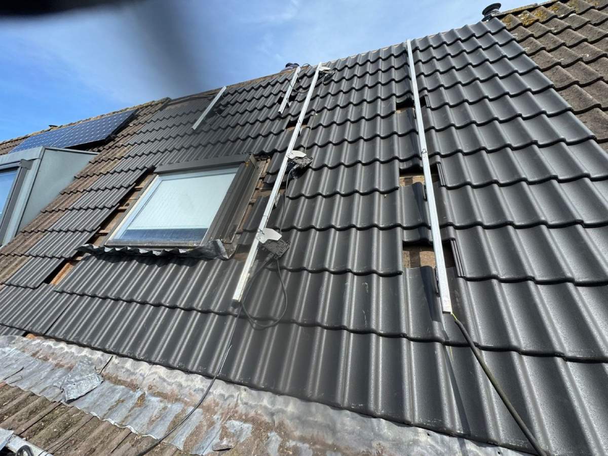 Dakrenovatie in combinatie met zonnepanelen