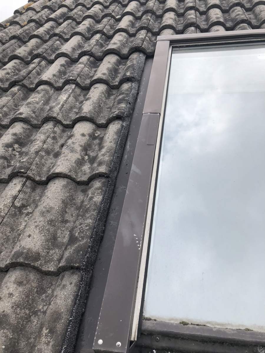 Dakraam gerenoveerd met kunststof dakmortel