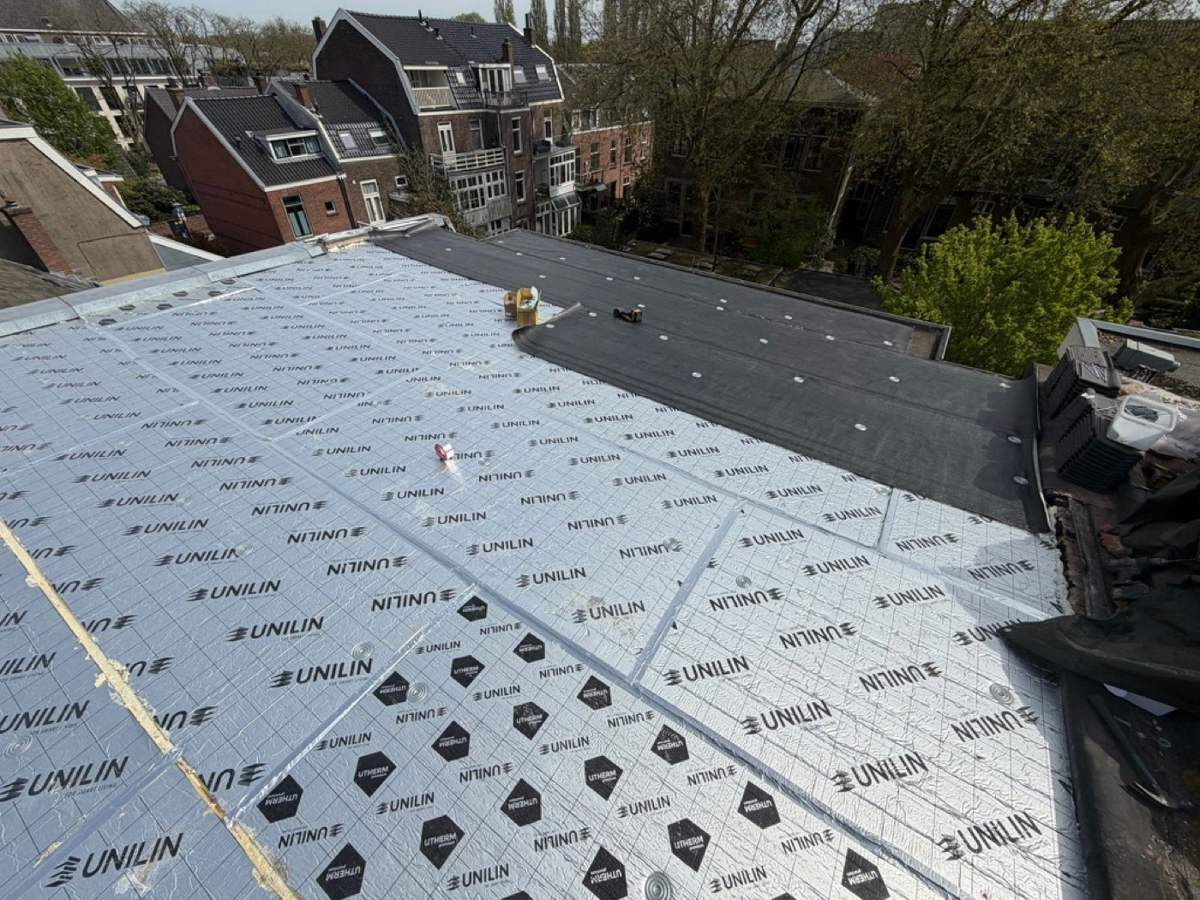 Isolatie met onderlaag en toplaag bitumen