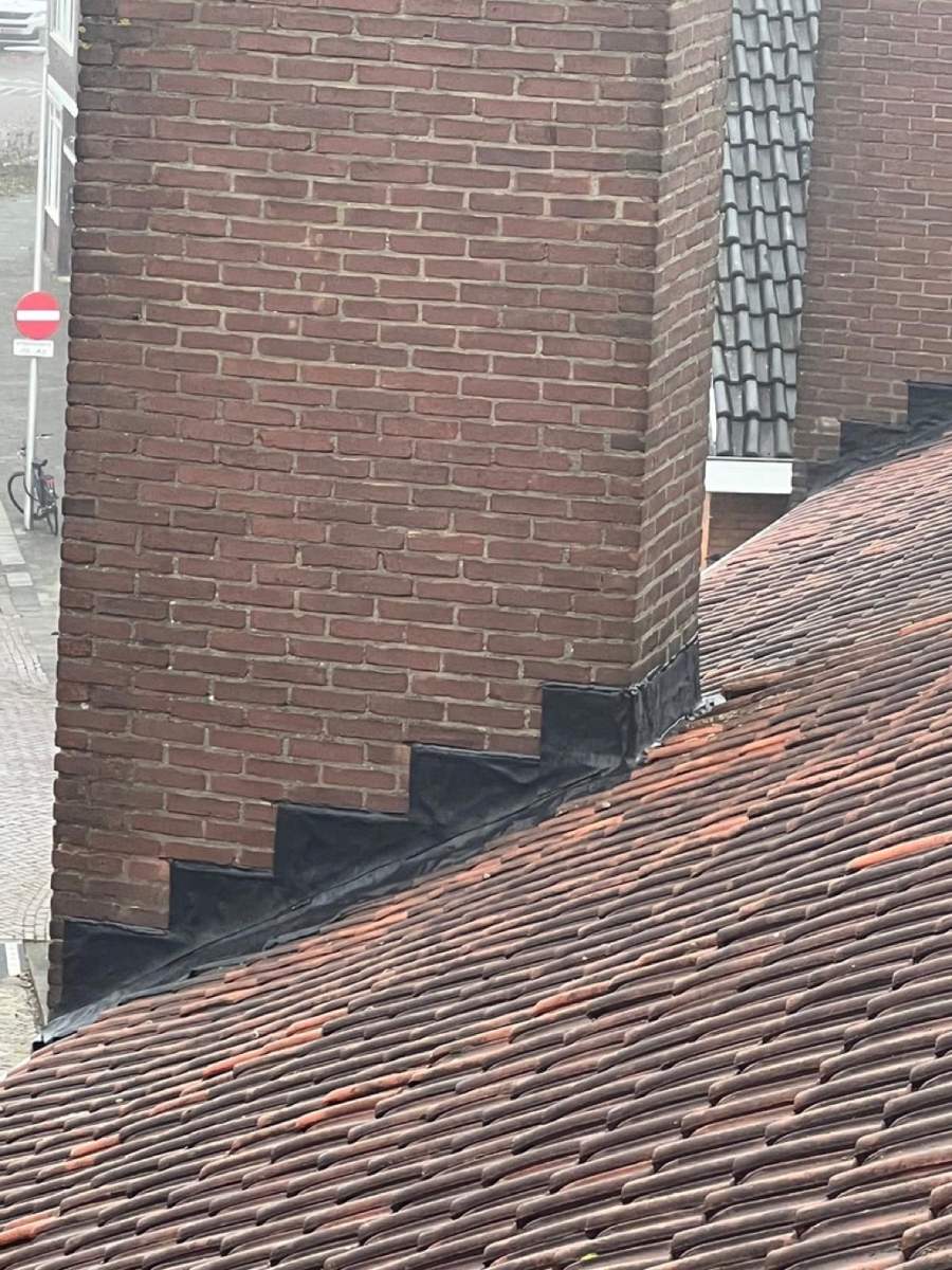Loodvervanger rond de schoorsteen